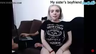 لاب يعطي هديه عيد ميلاد بنته
