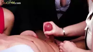 ميلف مدللة مغطاة بالوشم تطالب بعلاقة جماعية خشناء في الحلق العميق