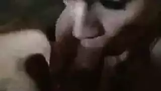 من خيال الموضة إلى البلع العميق: زوجة الأب تخدم فتاها