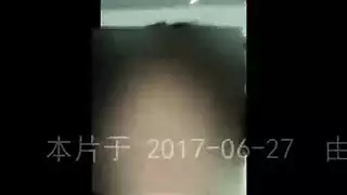 مؤخرة الفتاة الشقراء تُضرب بقوة في فيلم سحاقي منزلي خام