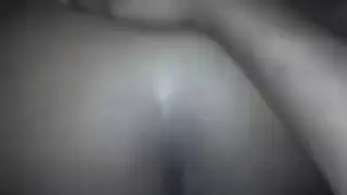 نمرة إبوني متوترة تمتلئ بالسائل المنوي