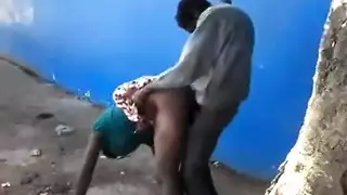 فحل أفريقي ينيك بنت شارع في وضح النهار
