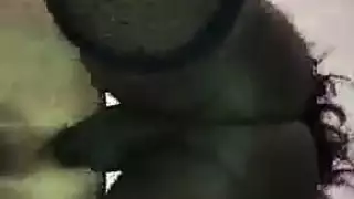 علبة جماعية مع فعل شرجي خشن