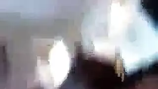 قضيب أبيض ثلجي صارخ في العرض الكامل