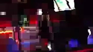 راقصة عمود انتهازية تمارس الجنس للمال والتحكم