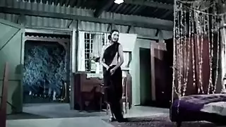 تعذيب رجال ضربهم تبول عليهم