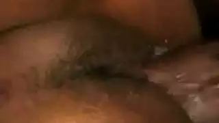 أميرة ممتلئة الجسم تحصل على فعل جنسي صريح وقاسٍ وهي ترتدي كعبًا عاليًا