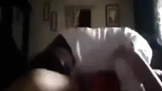 يحك زبره فيها وبقولها يا بت
