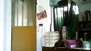 علاقة سرية مكشوفة: شاب باكستاني وامرأة ناضجة في مقطع إباحي