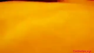 يغتصب اخته الجميلة في غرفة النوم