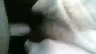 بنت تبعبص نفسها و هي مريضة بدورة الشهرية