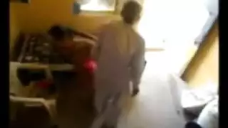 شهوة الرجل العجوز: جنس خام مع فتيات مراهقات أجنبيات