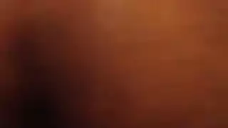 شغف وجه يمارس الجنس بعمق في حفرتها الرطبة