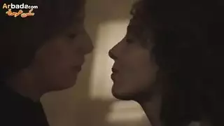 سحاق بنت تجبر البنت الاخر على فرك كسها