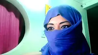 بنات تعصر بزازها و تنزل لبن