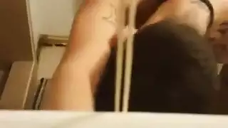دخال يد الرجل في مهبل المراة