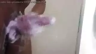 الأصابع الزلقة والجماع الحلقي القاسي