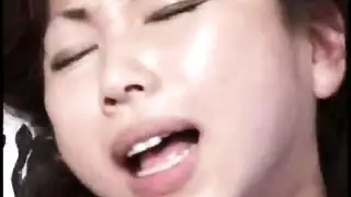 نيك خلسة: يأخذها وهي نائمة