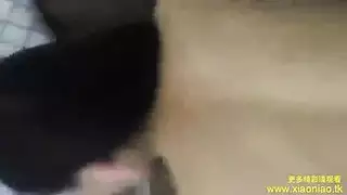 حلمات أمي الممحونة تبتل فجأة من الإثارة