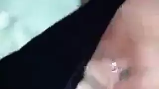 معلمة مثيرة تقدم لطلابها المشاغبين دروسًا ثلاثية صارمة