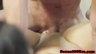 نيك المدير و سيكرتيرة عنيف حتى القدف