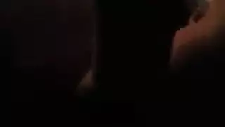 الشباب وقحة اللسان في غابة كل وحدها