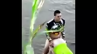 جنس عربي صريح: بنت تمتلك بقوة بجانب المحيط