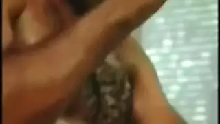 الينا انجل تدخل غرفة ابنها