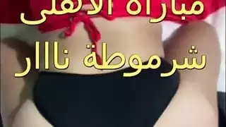 مداعبة شرجية في ملعب مزدحم تتحول إلى حفلة جنس صريحة في الشقة