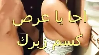 نيك مكتبي عنيف: سارة تُمسك بواسطة عامل البوفيه