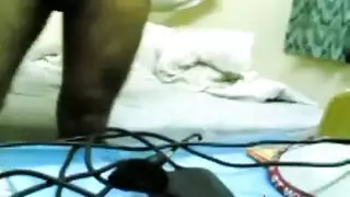 بورن غرفة نوم هندية: الزوج الداكن وزوجته المتطلبة