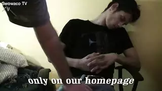 ابن ينيك وهو نائم