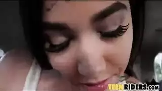 تتوق لقضيب صلب يحرث كسها المبلل حتى نشوة شديدة