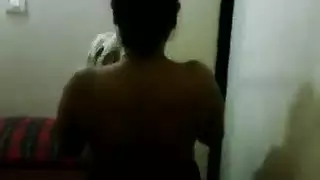 الهرة مزدوجة في سن المراهقة مصعد