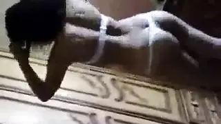 نوم إبنة الخالة بالكيلوت