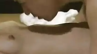 فيلم ياباني صريح: رجل كبير وشابة صغيرة