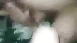 تبكي من الوجع امه