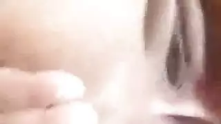 مهبلها المبلل يتسرب منه المني بعد مضاجعة شديدة