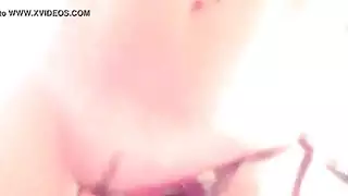 بوت أسود عاري منتفخ حلمات