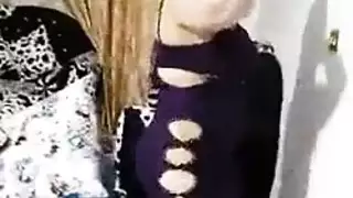 ميلاني هيكس بقميص النوم