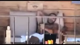 رجل مستقيم مبتور اليد أرنب