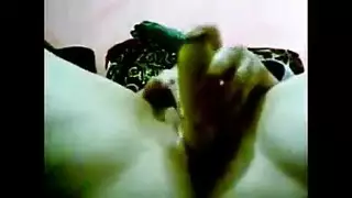 يتحرش بيها ف المساج