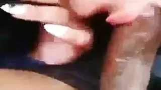 محجبة تتعامل مع الزب بمهارة