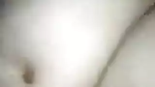 شاب عربي يضاجع عاهرة مراهقة بقوة ويسجلها