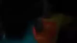 بنتين يرضعو حليب بزازهم بالمطبخ