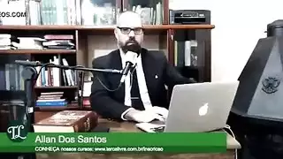 رجل أصلع يعرض عضوه الذكري لفتاة ممتلئة الجسم