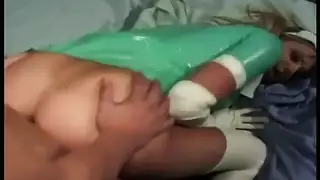 وصلت إلى المستشفى حيث تعمل ممرضة معتمدة على الجنس