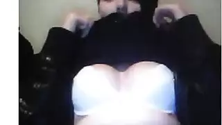 لعب ببظر ضخم استمناء إباحي صريح