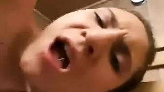 الشرموطة ميرفت بتتناك فى طيزها الملبن أنبوب الإباحية الحرة