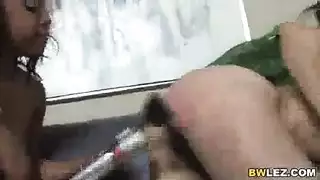 الثدي الصغيرة شهوانية